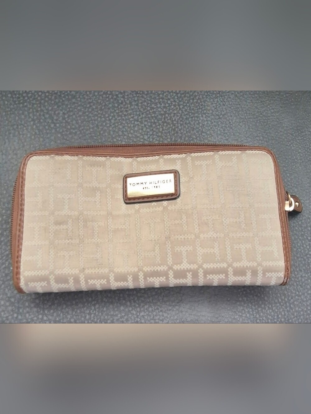 Tommy Hilfiger Beige Wallet. EUC